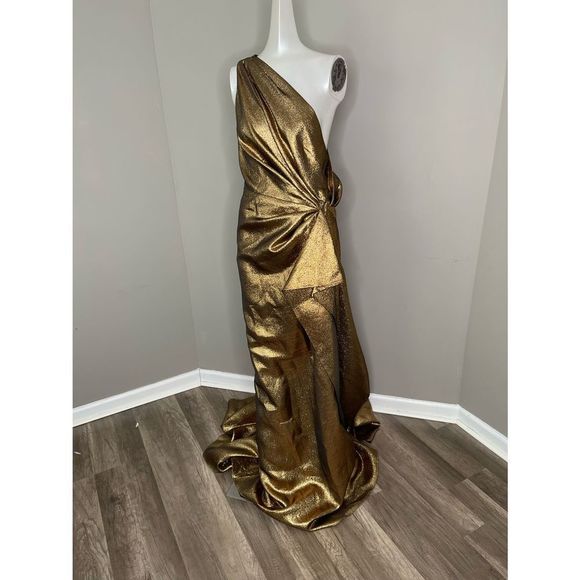 Reem Acra
Metallic One-Shoulder Gown - Picture 7 of 11